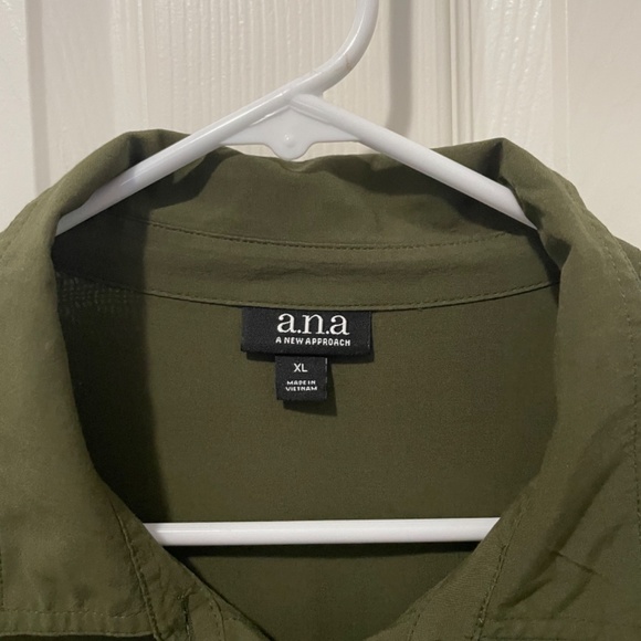 Woman’s Rayon Blouse - Picture 2 of 3